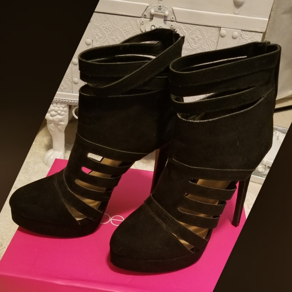 NWOT Platform Gladiator Heels